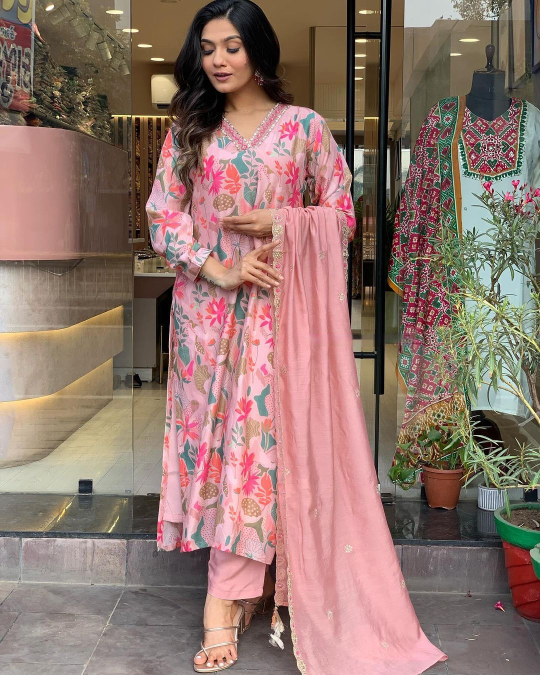 LIGHAT PINK COLOURED WOMEN'S COTTON EMBROIDERED KURTA WITH PANT DUPATTA SET