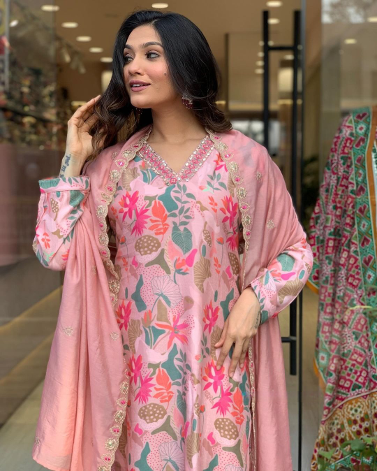 LIGHAT PINK COLOURED WOMEN'S COTTON EMBROIDERED KURTA WITH PANT DUPATTA SET