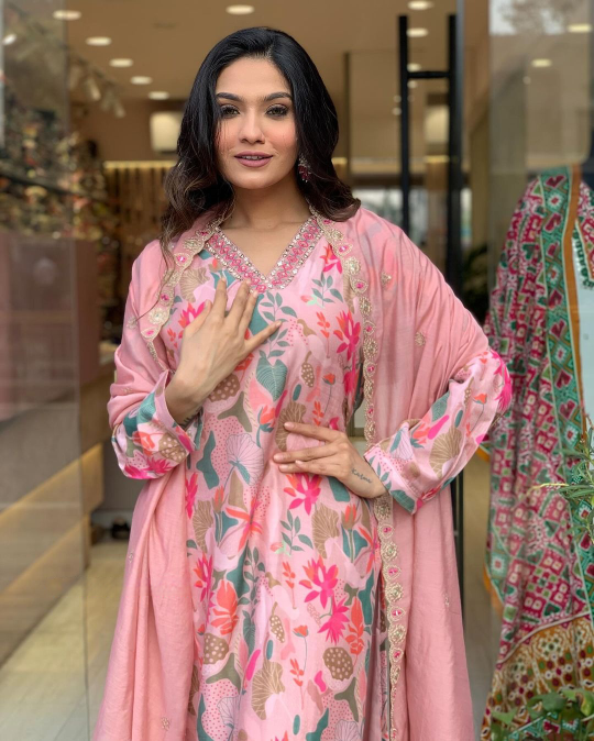 LIGHAT PINK COLOURED WOMEN'S COTTON EMBROIDERED KURTA WITH PANT DUPATTA SET