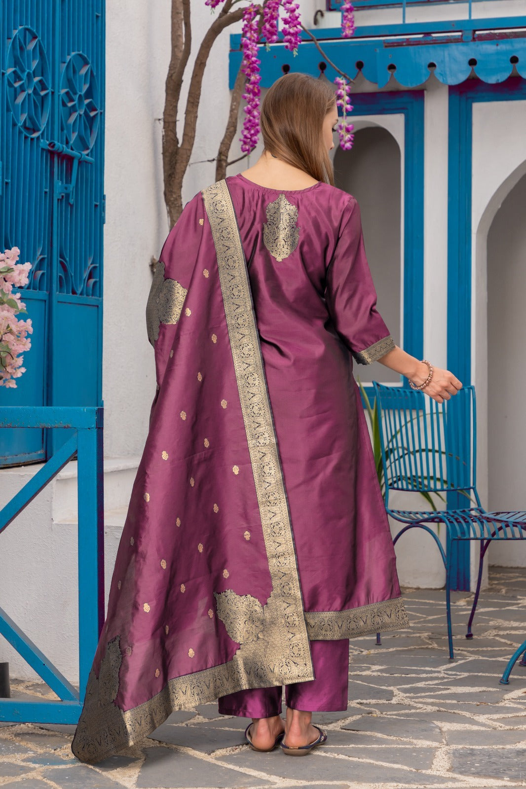 LIGHT PINK COLOURED TREDITIONAL WEAR KURTA SET