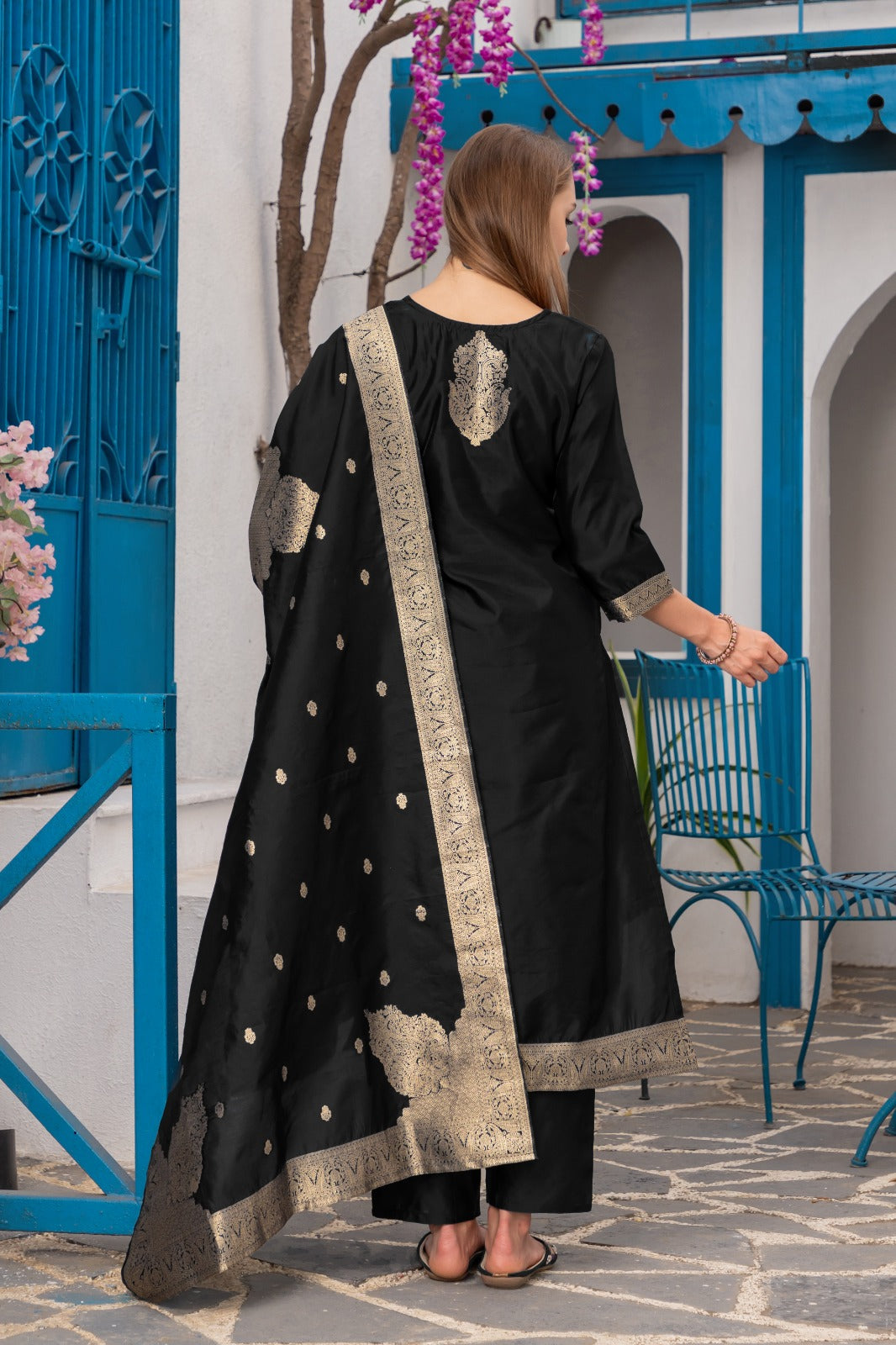 BLACK COLOURED TREDITIONAL WEAR KURTA SET
