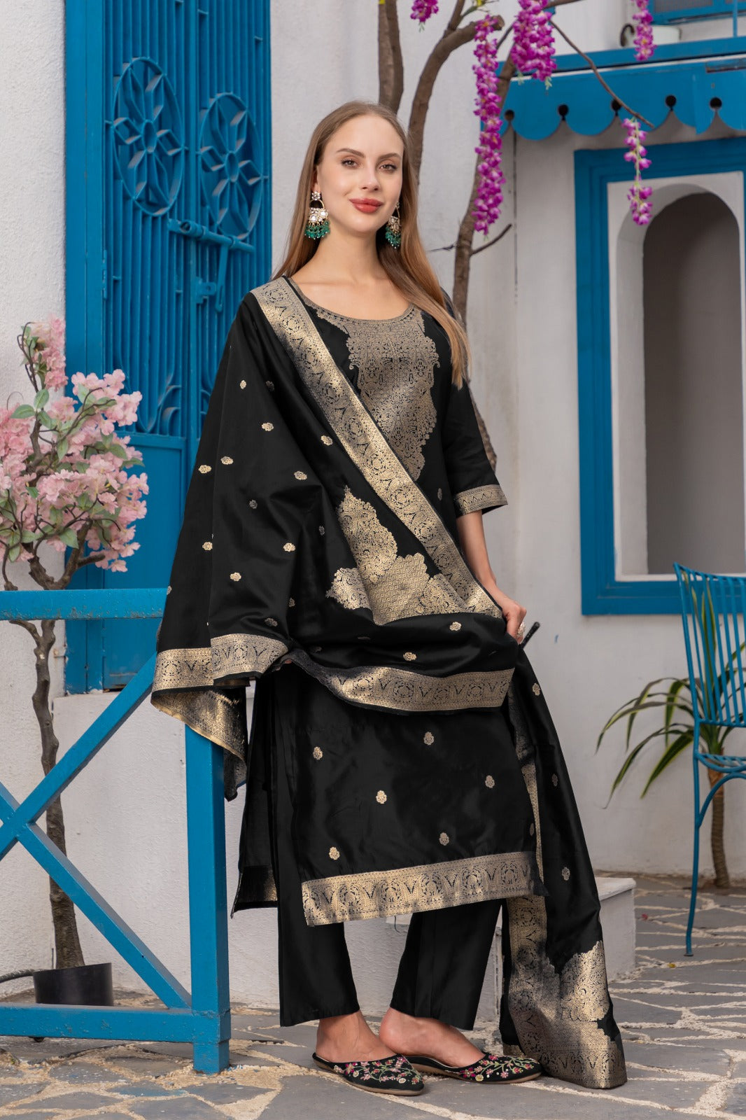 BLACK COLOURED TREDITIONAL WEAR KURTA SET
