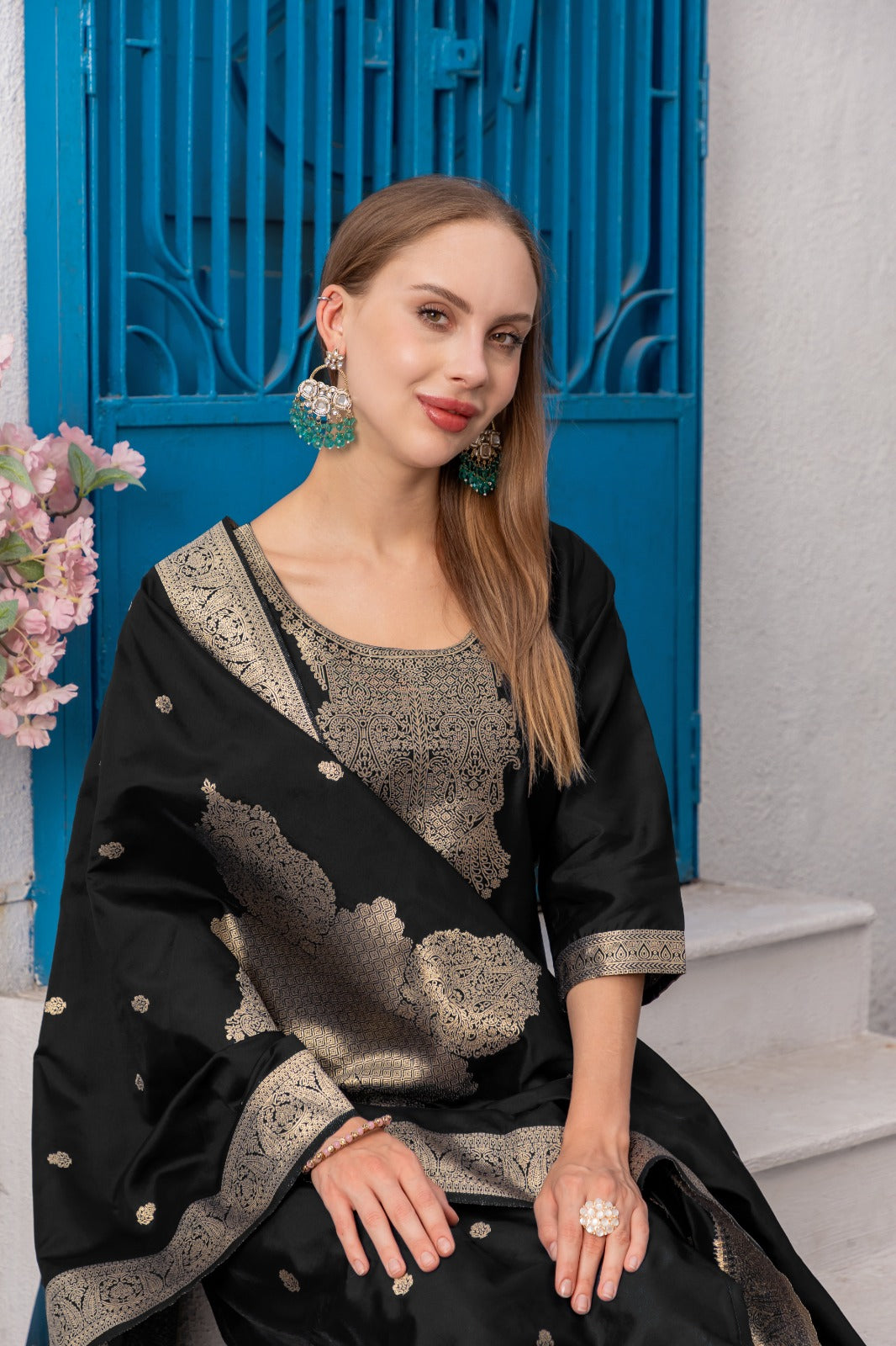 BLACK COLOURED TREDITIONAL WEAR KURTA SET