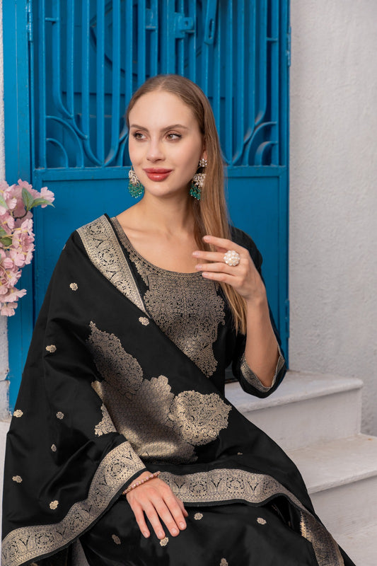 BLACK COLOURED TREDITIONAL WEAR KURTA SET