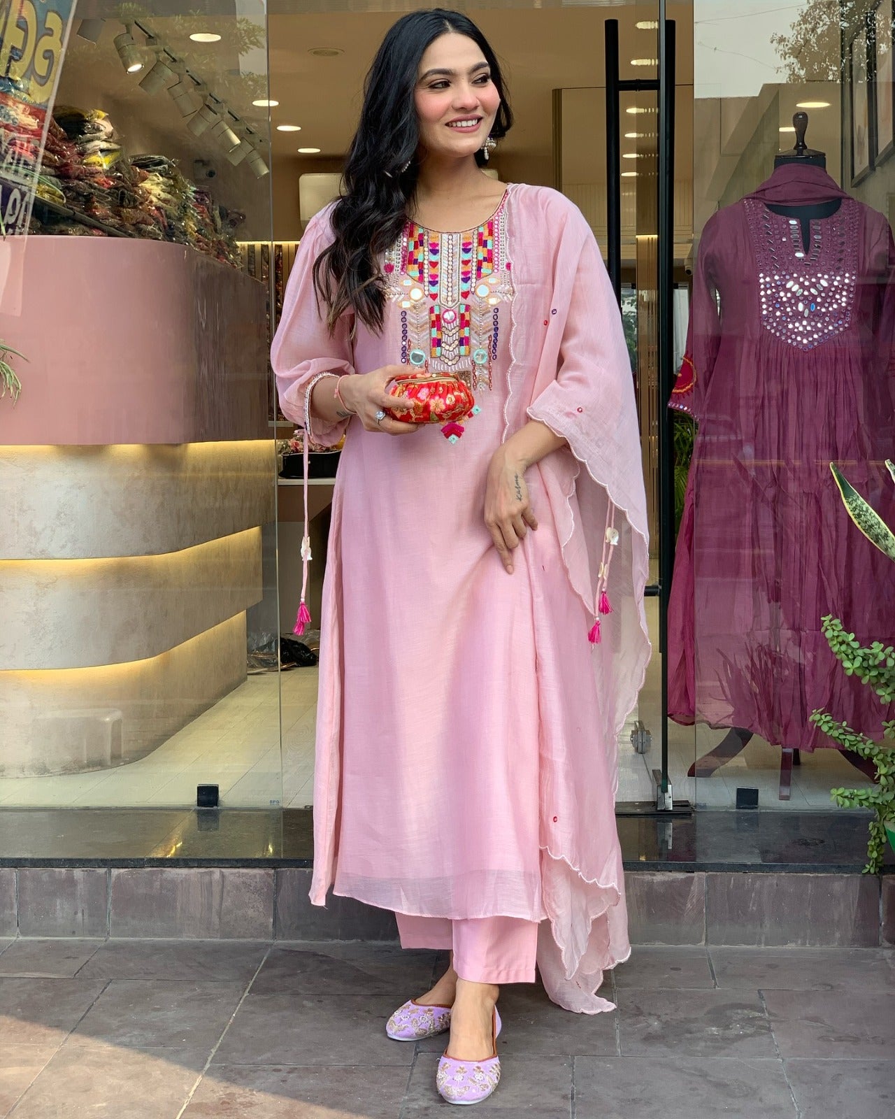 YAMINI PINK COLOURED WOMEN'S CHANDERI SILK EMBROIDERED KURTA WITH PANT DUPATTA SET