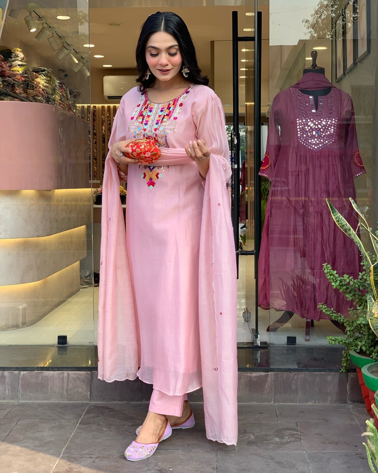 YAMINI PINK COLOURED WOMEN'S CHANDERI SILK EMBROIDERED KURTA WITH PANT DUPATTA SET