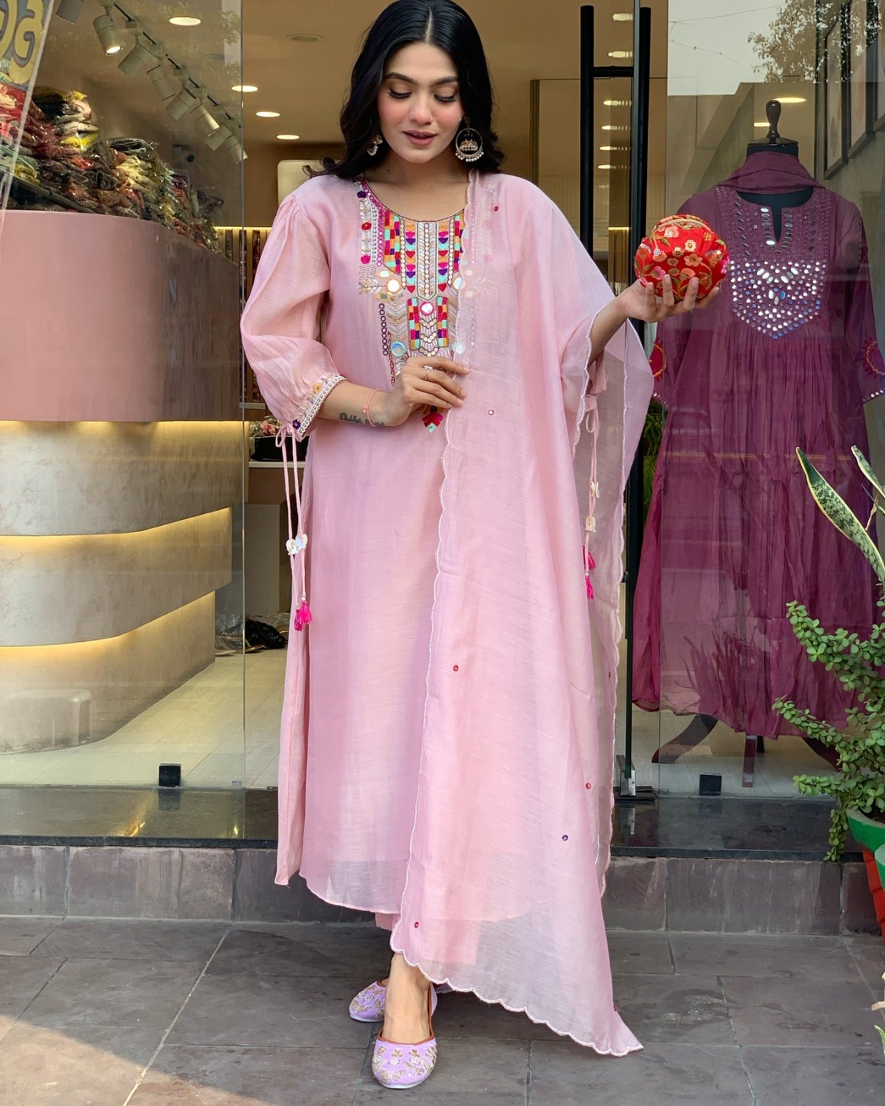 YAMINI PINK COLOURED WOMEN'S CHANDERI SILK EMBROIDERED KURTA WITH PANT DUPATTA SET