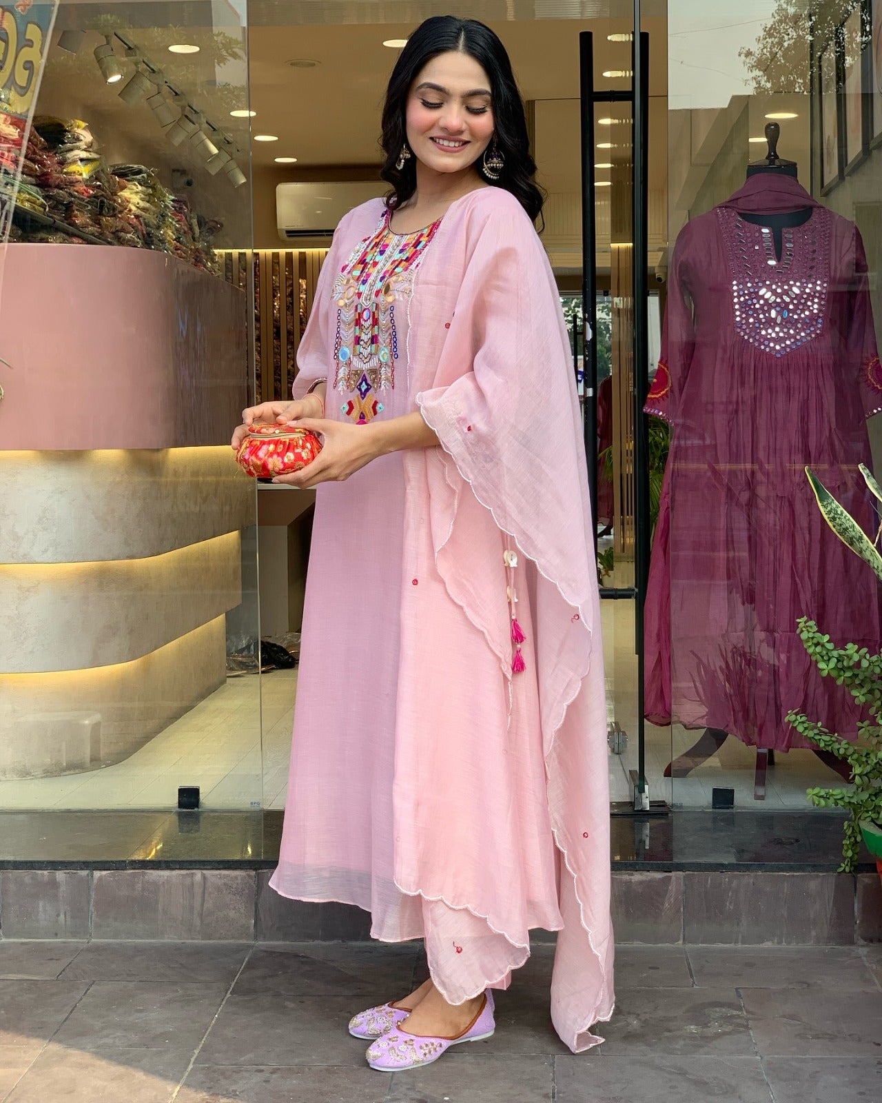 YAMINI PINK COLOURED WOMEN'S CHANDERI SILK EMBROIDERED KURTA WITH PANT DUPATTA SET