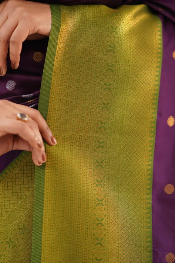 Floral Zari Silk Blend Banarasi Saree