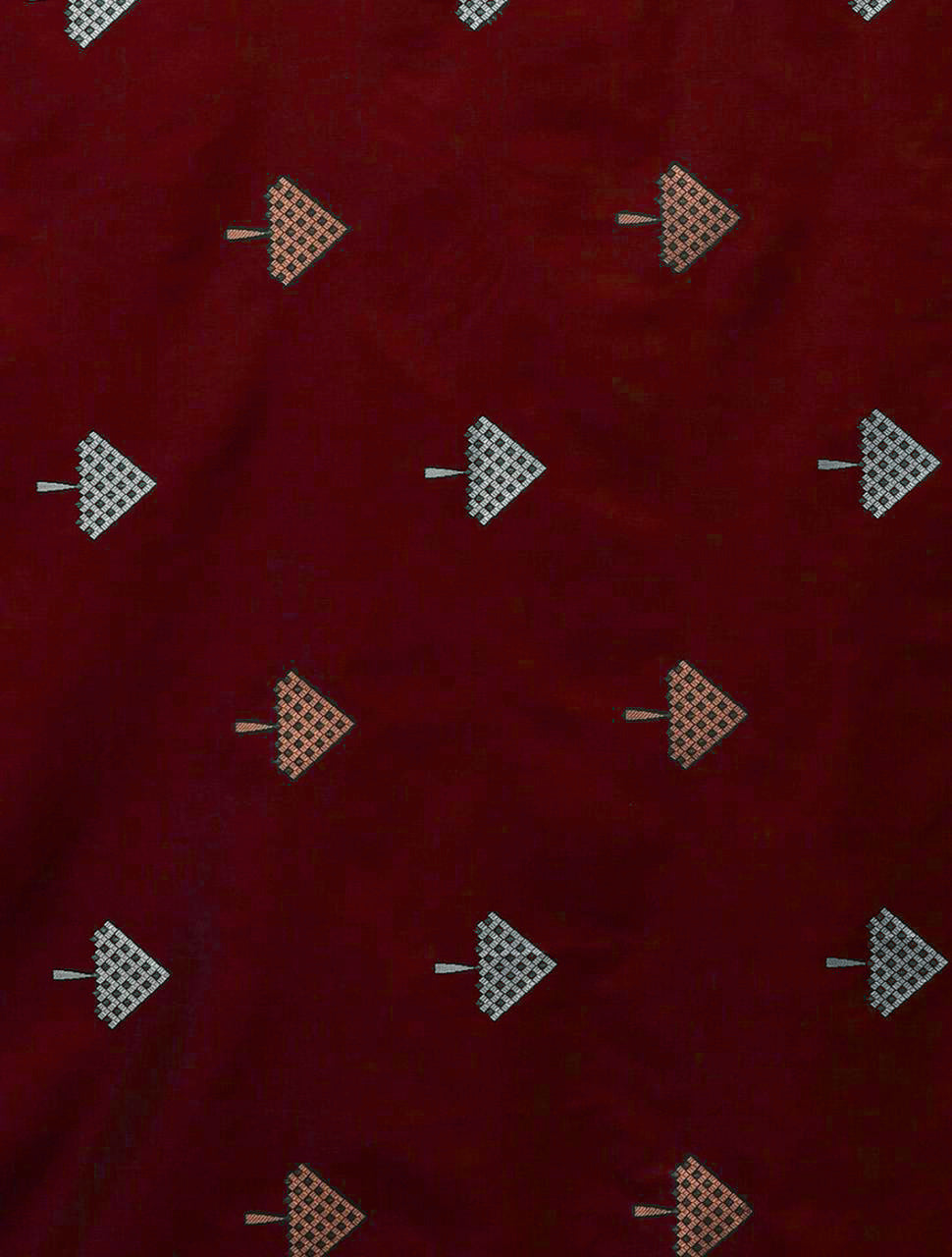 THE BANARASI SAREEIS MADE UP OF SILK THREADS WOVEN USING