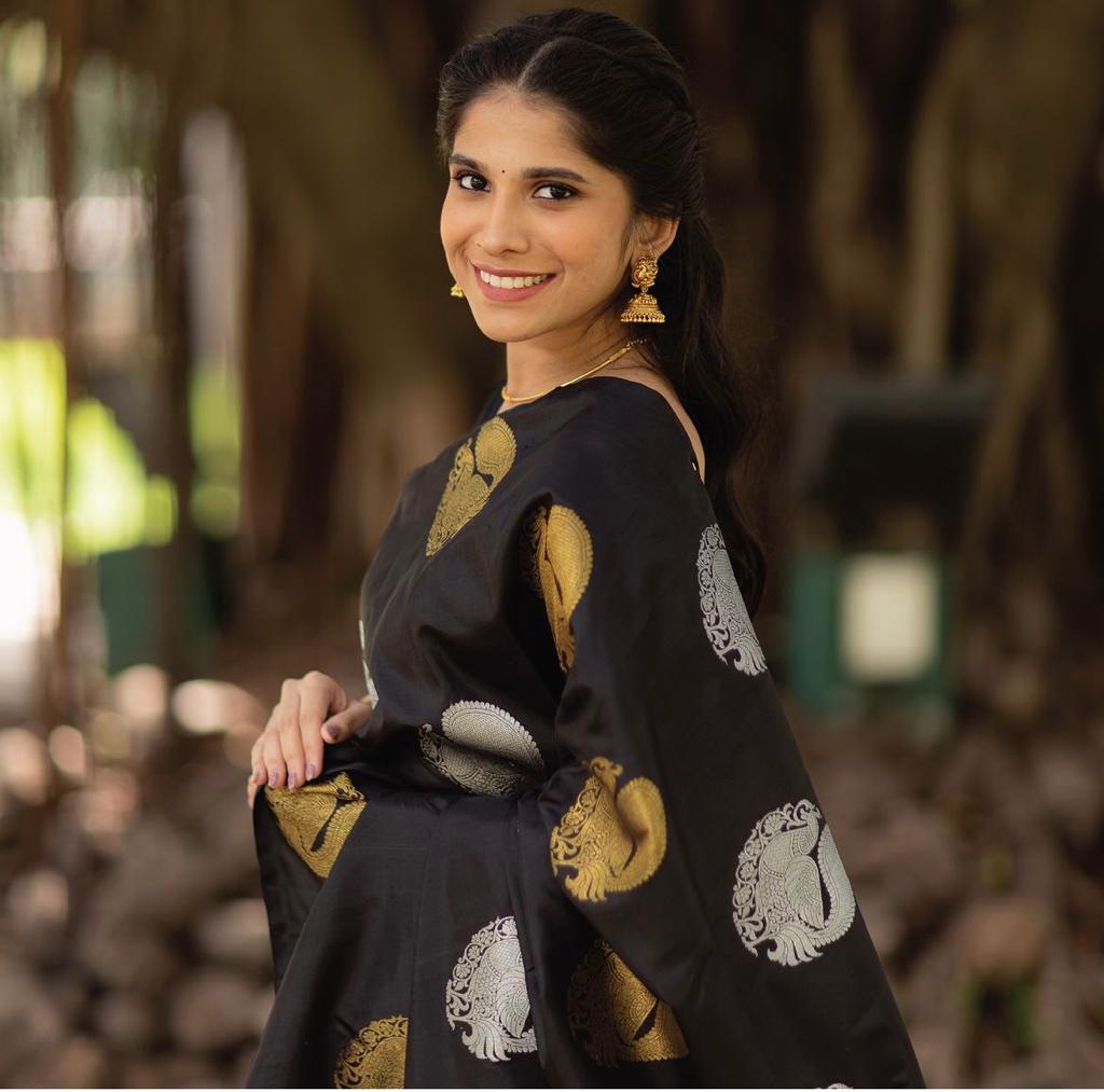 Floral Zari Silk Blend Banarasi Saree