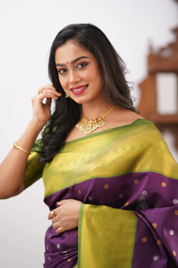 Floral Zari Silk Blend Banarasi Saree