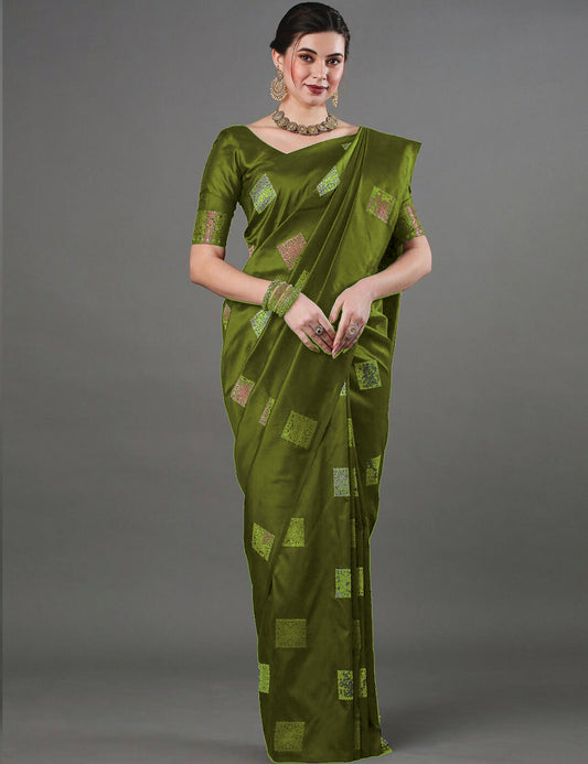 THE BANARASI SAREEIS MADE UP OF SILK THREADS WOVEN USING