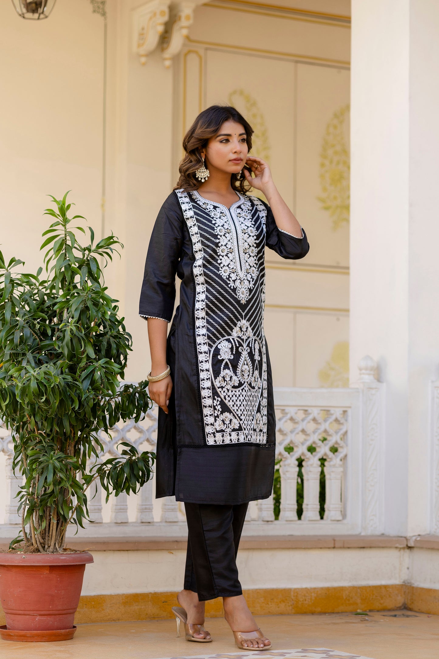BLACK  COLOURED WOMEN'S  PURE SILK  KURTA WITH  DUPATTA SET