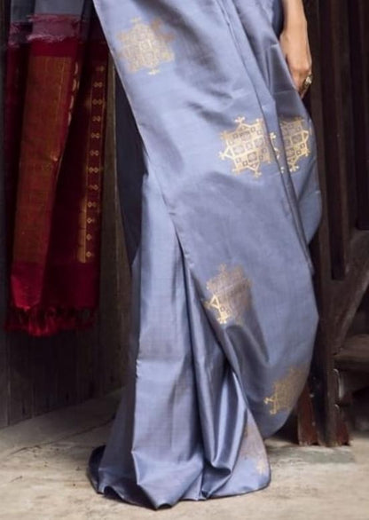 THE BANARASI SAREEIS MADE UP OF SILK THREADS WOVEN USING