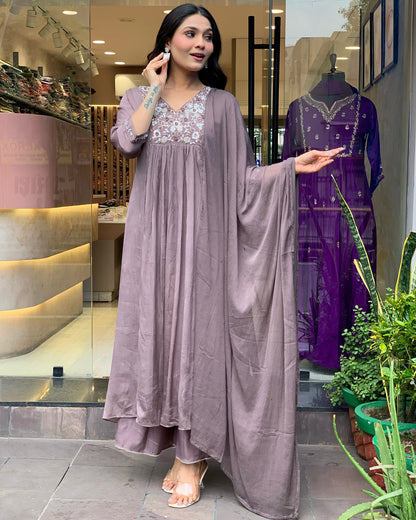 GREY  COLOURED  WOMEN'S VISCOSE CHINNON  EMBROIDERED   KURTA  WITH PANT DUPATTA  SET