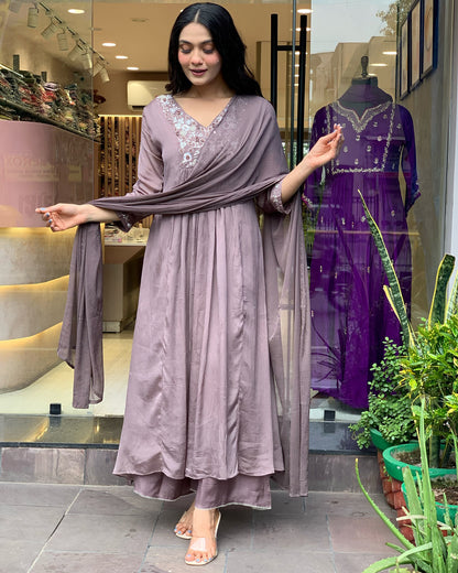 GREY  COLOURED  WOMEN'S VISCOSE CHINNON  EMBROIDERED   KURTA  WITH PANT DUPATTA  SET