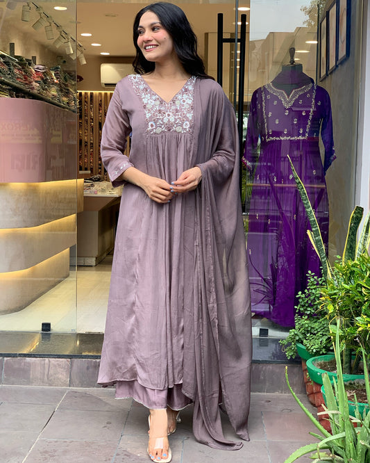 GREY  COLOURED  WOMEN'S VISCOSE CHINNON  EMBROIDERED   KURTA  WITH PANT DUPATTA  SET