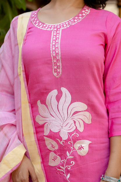 PINK  COLOURED WOMEN'S VISCOSE RAYON  KURTA WITH  DUPATTA SET