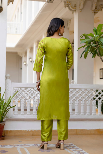 MINT GREEN COLOURED WOMEN'S  P0LYSTER  KURTA WITH  DUPATTA SET