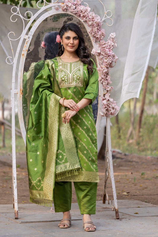 GREEN COLOURED TREDITIONAL WEAR KURTA SET