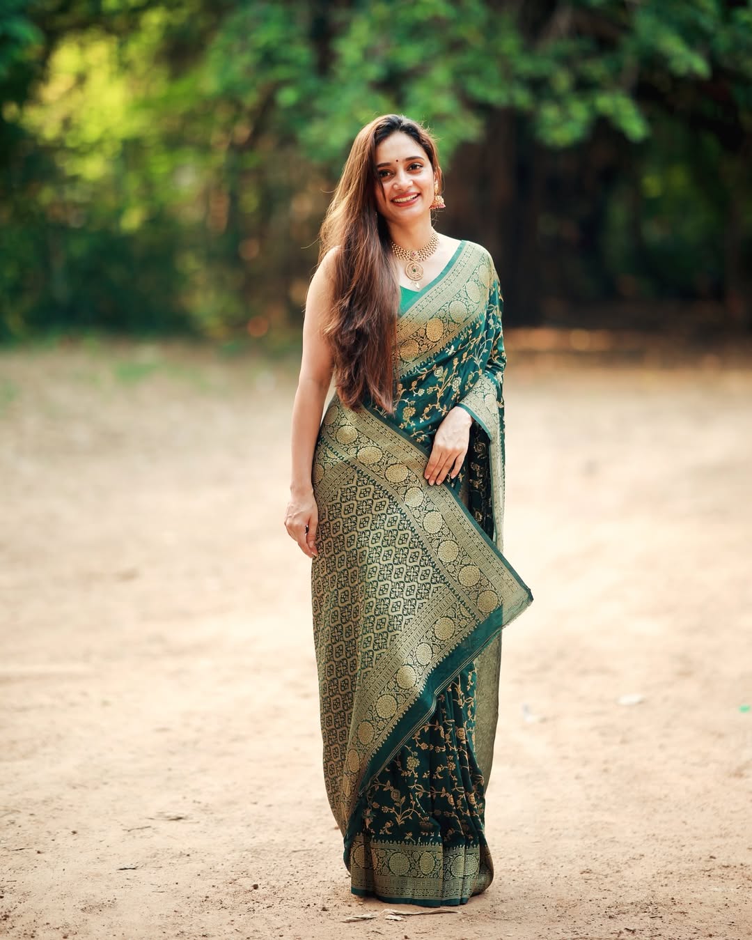 THE BANARASI SAREEIS MADE UP OF SILK THREADS WOVEN USING