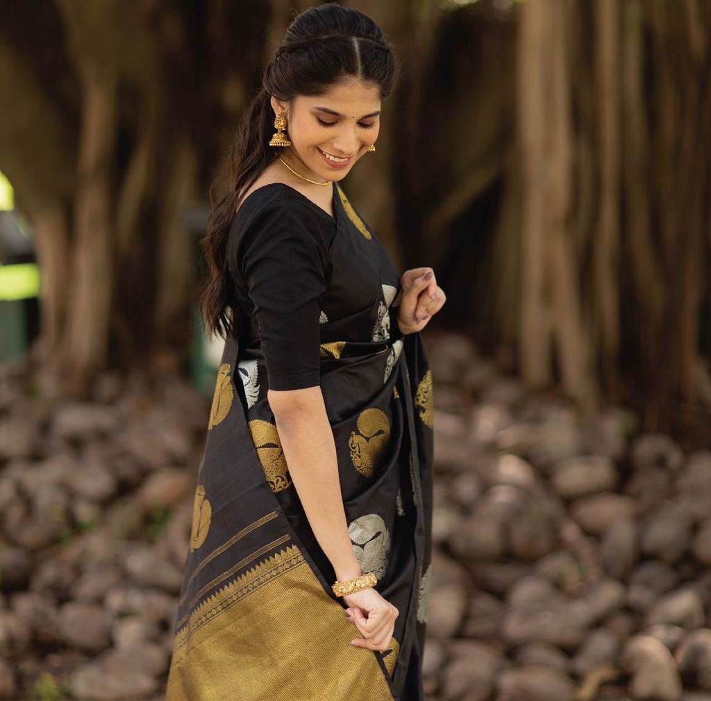 Floral Zari Silk Blend Banarasi Saree