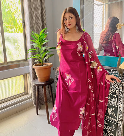 KAVERI PINK COLOURED WOMEN'S VISCOSE FRENCH CREPE KURTA SET