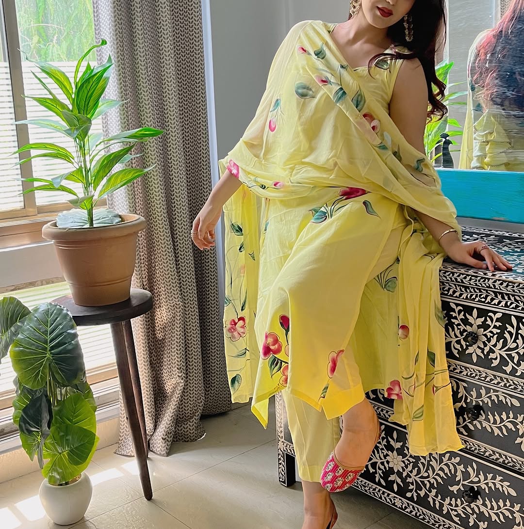 KAVERI YELLOW  COLOURED WOMEN'S VISCOSE FRENCH CREPE KURTA SET