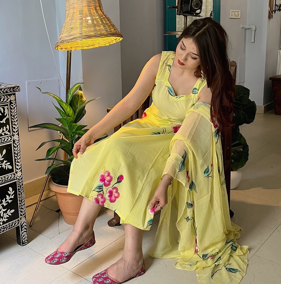 KAVERI YELLOW  COLOURED WOMEN'S VISCOSE FRENCH CREPE KURTA SET