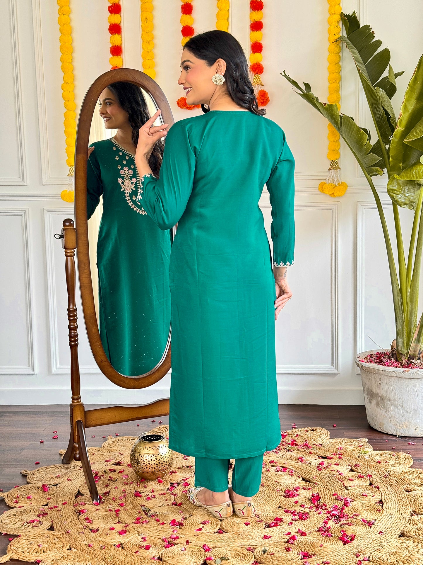 GREEN  COLOURED WOMEN'SVISCOSE CHANDERI KURTA SET
