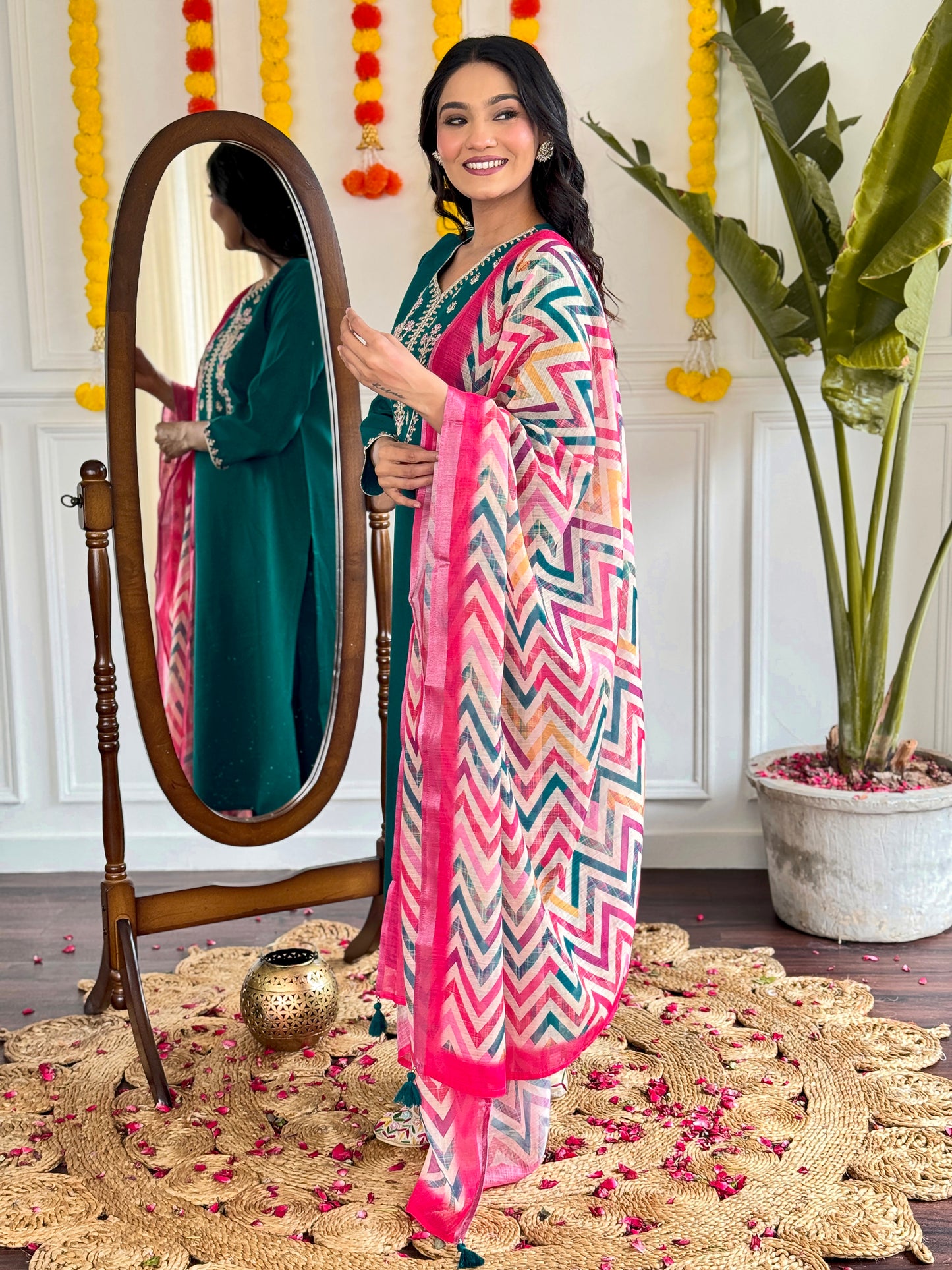 GREEN  COLOURED WOMEN'SVISCOSE CHANDERI KURTA SET