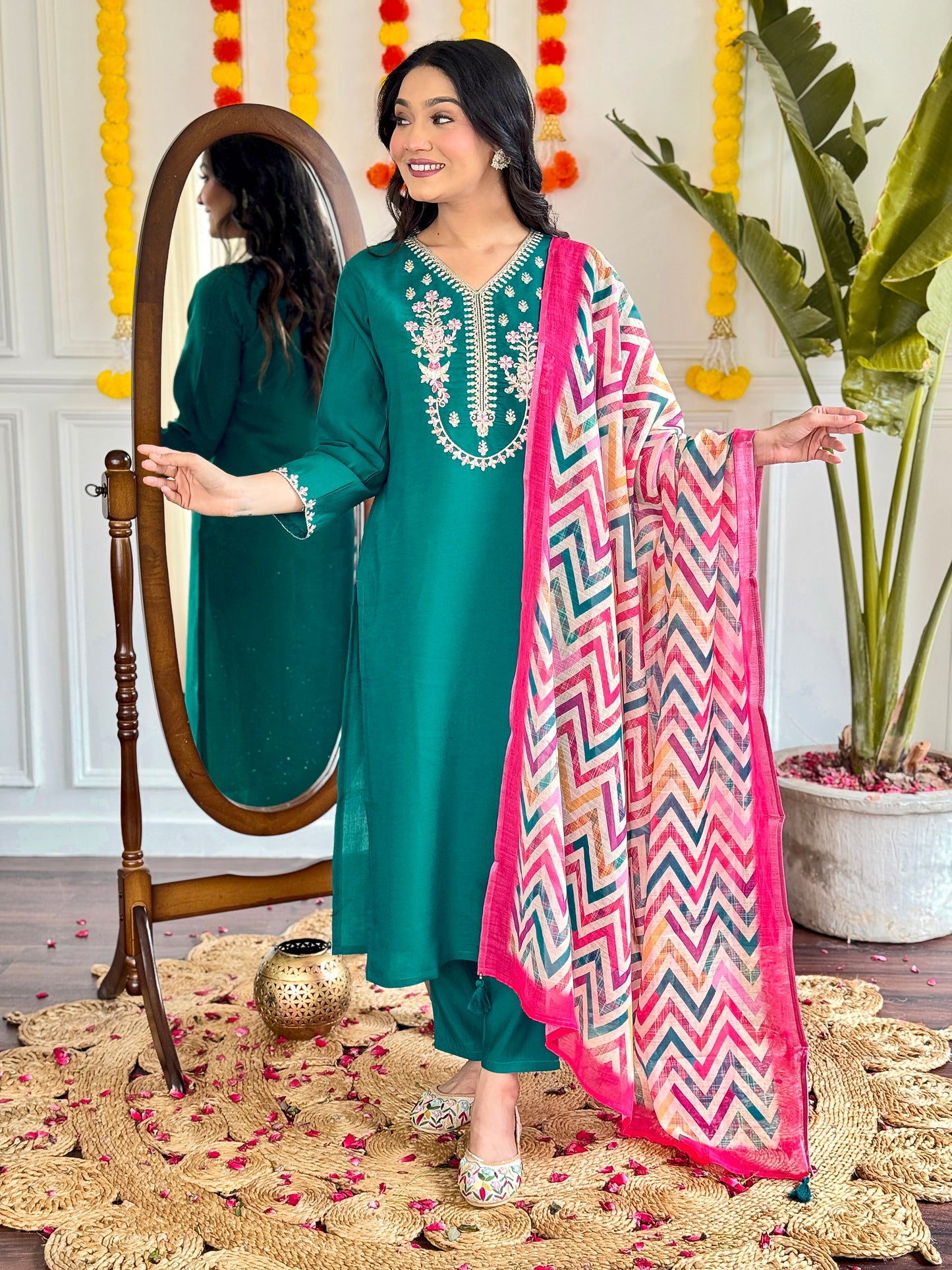 GREEN  COLOURED WOMEN'SVISCOSE CHANDERI KURTA SET