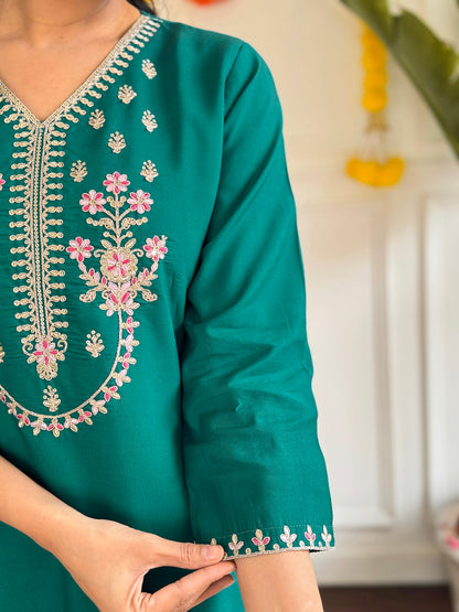GREEN  COLOURED WOMEN'SVISCOSE CHANDERI KURTA SET