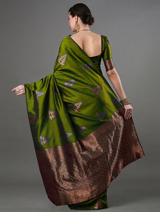 THE BANARASI SAREEIS MADE UP OF SILK THREADS WOVEN USING