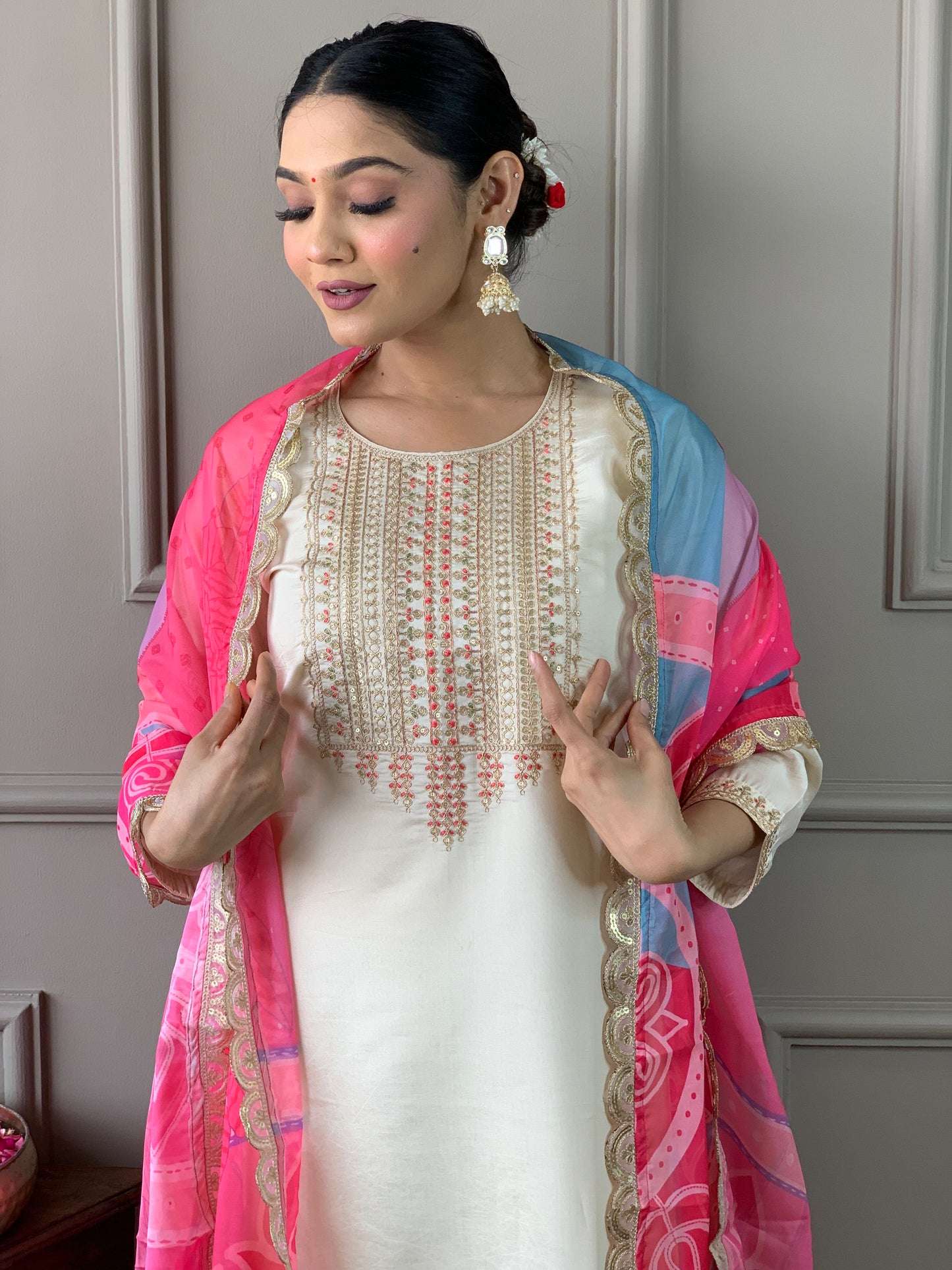 NARGIS  WHITE WOMEN'S VISCOSE CHANDERI KURTA SET