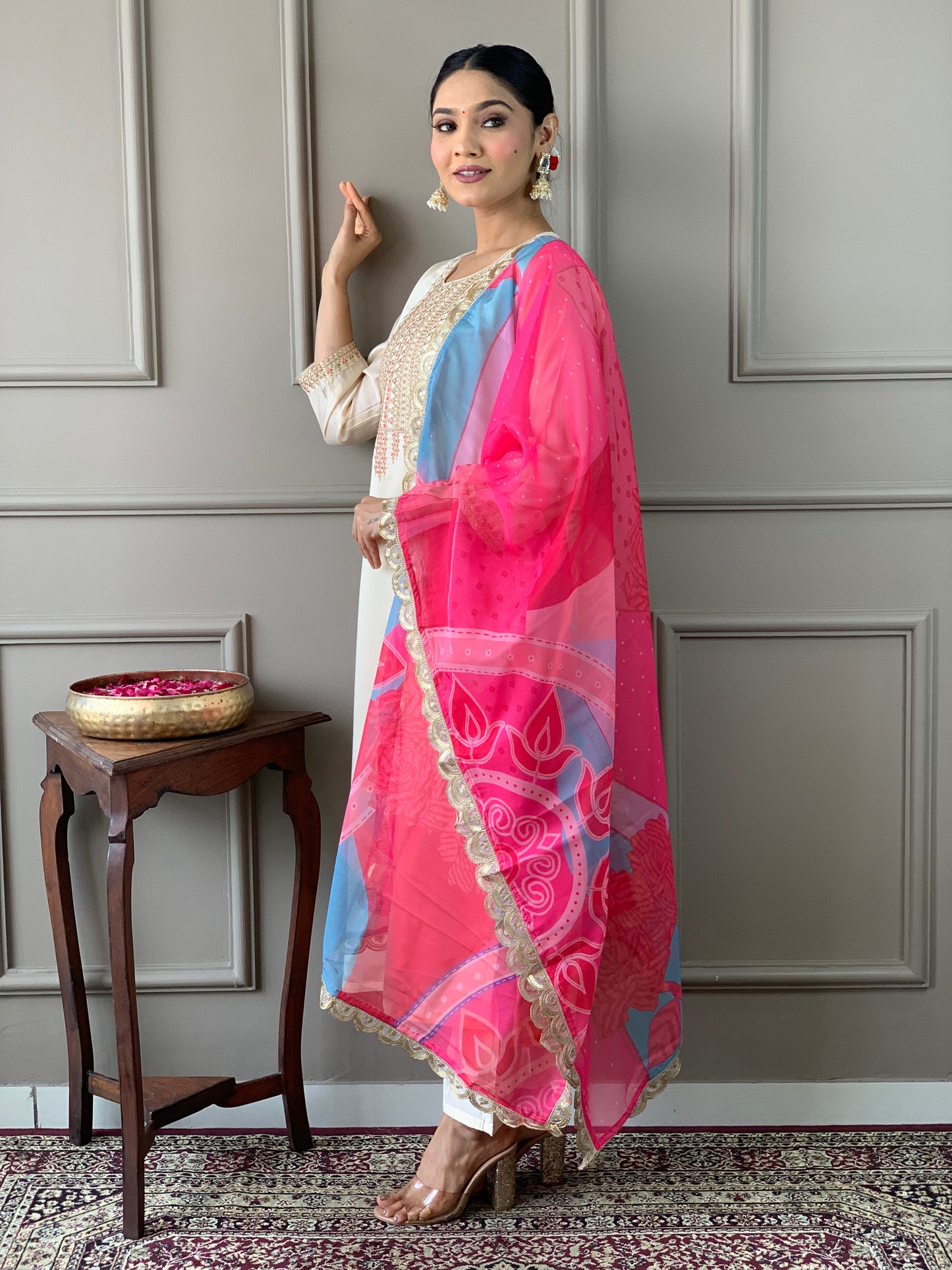 NARGIS  WHITE WOMEN'S VISCOSE CHANDERI KURTA SET