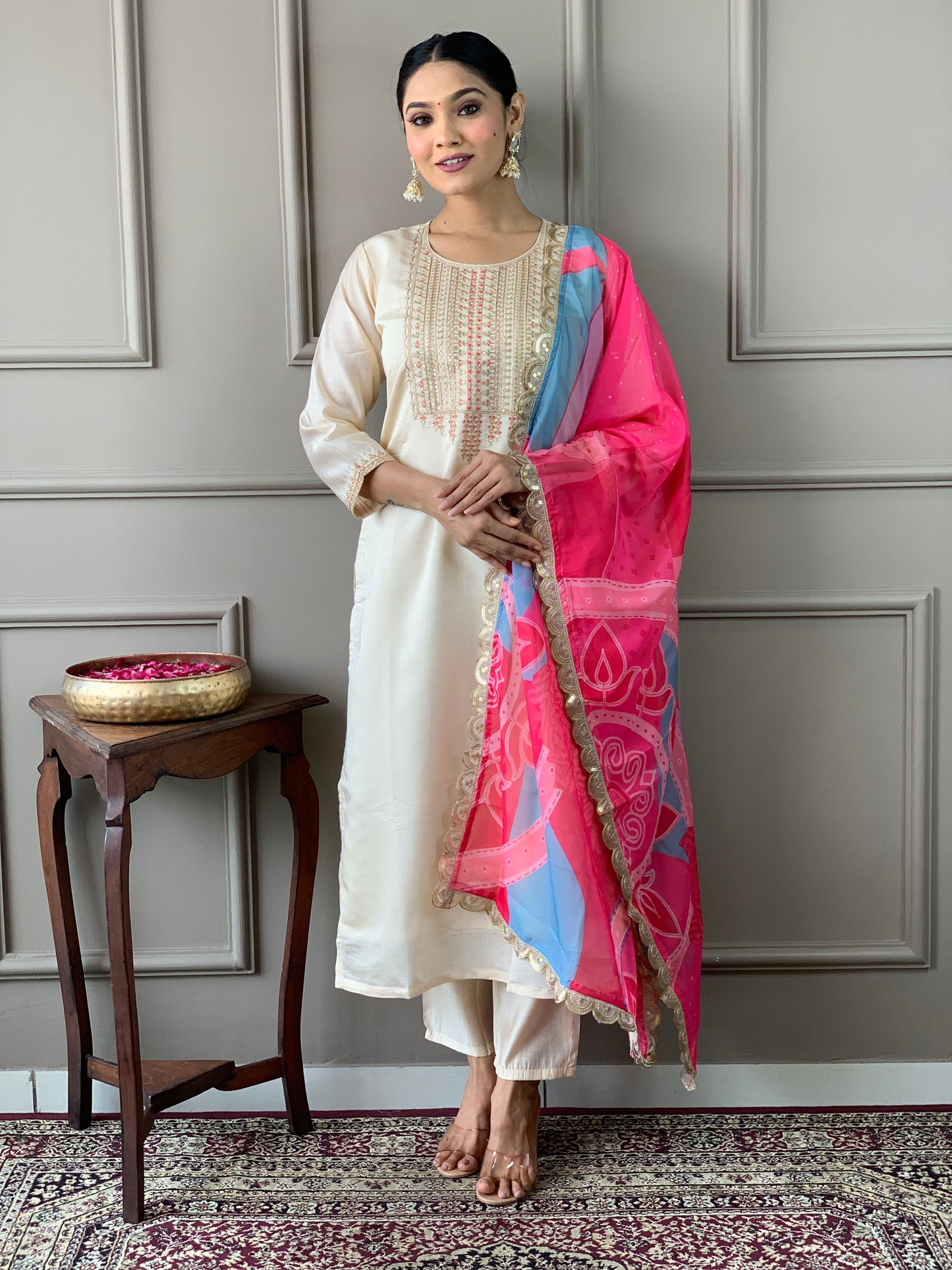 NARGIS  WHITE WOMEN'S VISCOSE CHANDERI KURTA SET