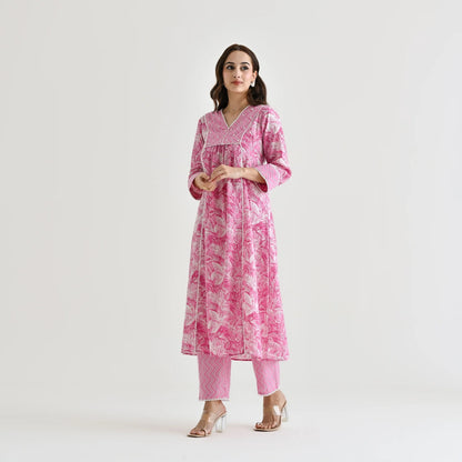 MOTI PINK COLOURED  WOMEN'S  RAYON SLUB  LACE WORK   KURTA WITH PANT SET