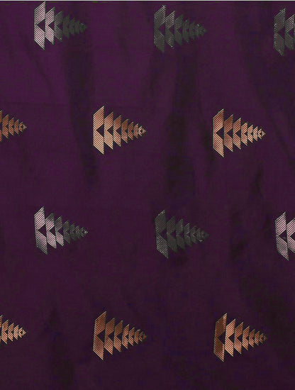 THE BANARASI SAREEIS MADE UP OF SILK THREADS WOVEN USING