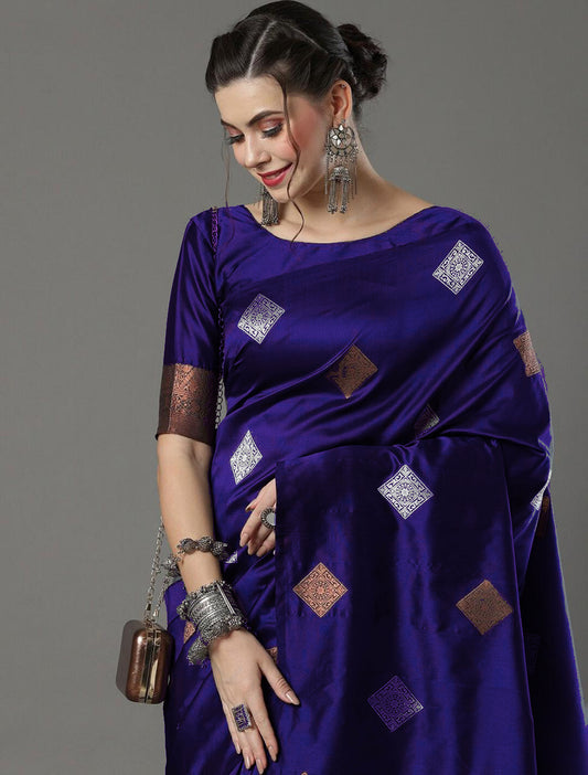 THE BANARASI SAREEIS MADE UP OF SILK THREADS WOVEN USING