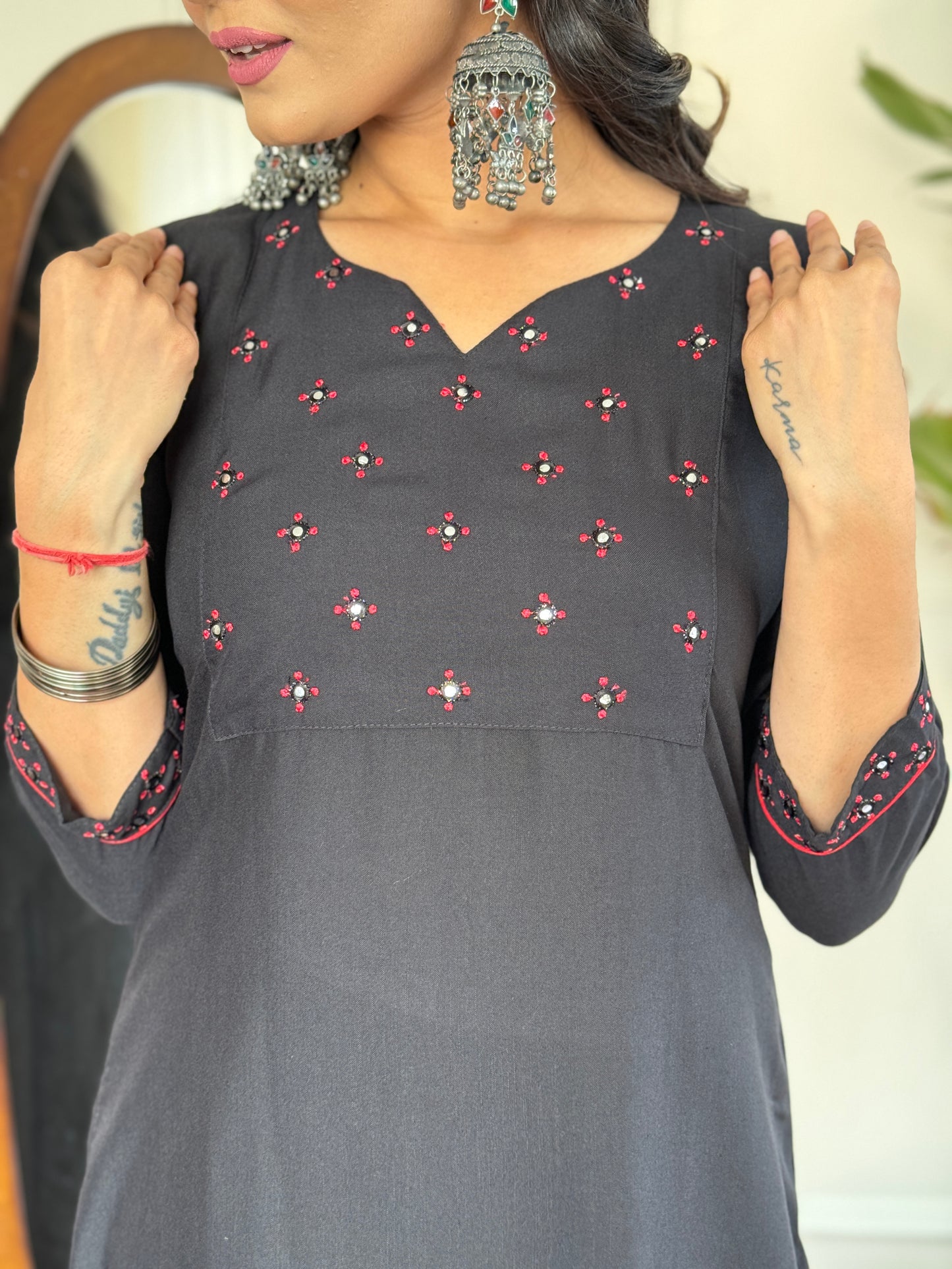 BLACK   COLOURED  WOMEN'S REYON SLUB EMBROIDERED  KURTA WITH PANT DUPATTA SET