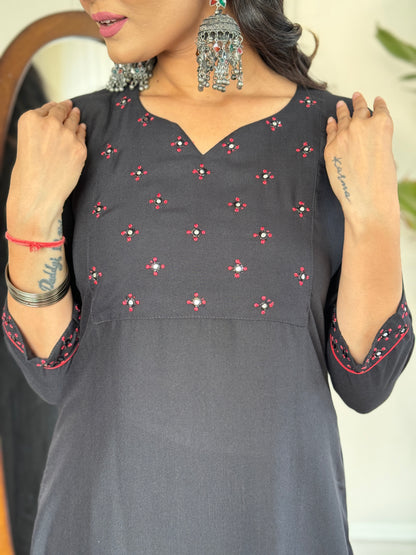 BLACK   COLOURED  WOMEN'S REYON SLUB EMBROIDERED  KURTA WITH PANT DUPATTA SET