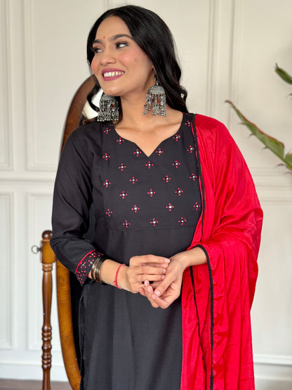 BLACK   COLOURED  WOMEN'S REYON SLUB EMBROIDERED  KURTA WITH PANT DUPATTA SET