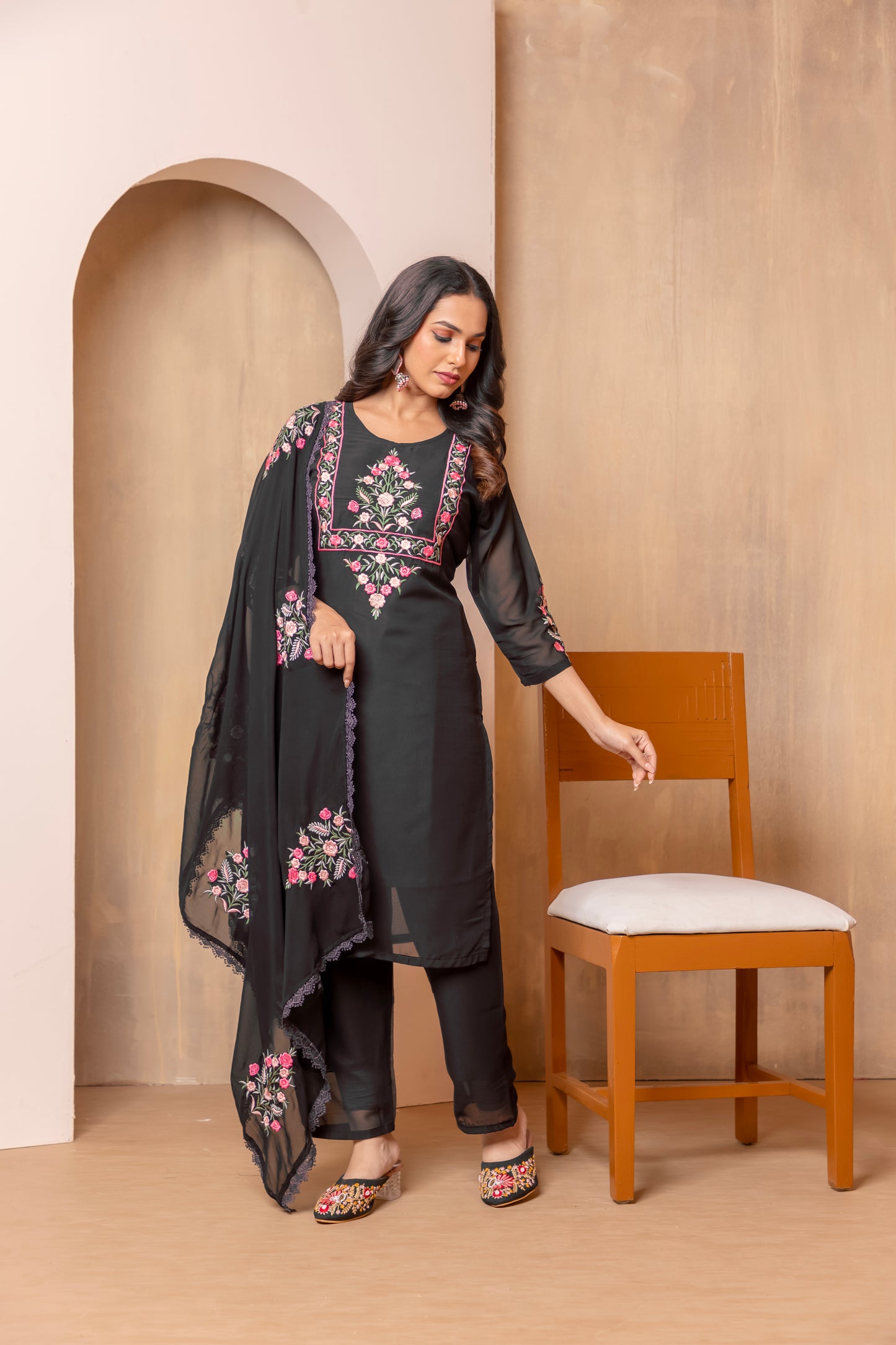 SUCHI BLACK  COLOURED  WOMEN'S  HEAVY FAUX GEORGETTE  KURTA WITH PANT DUPATTA  SET