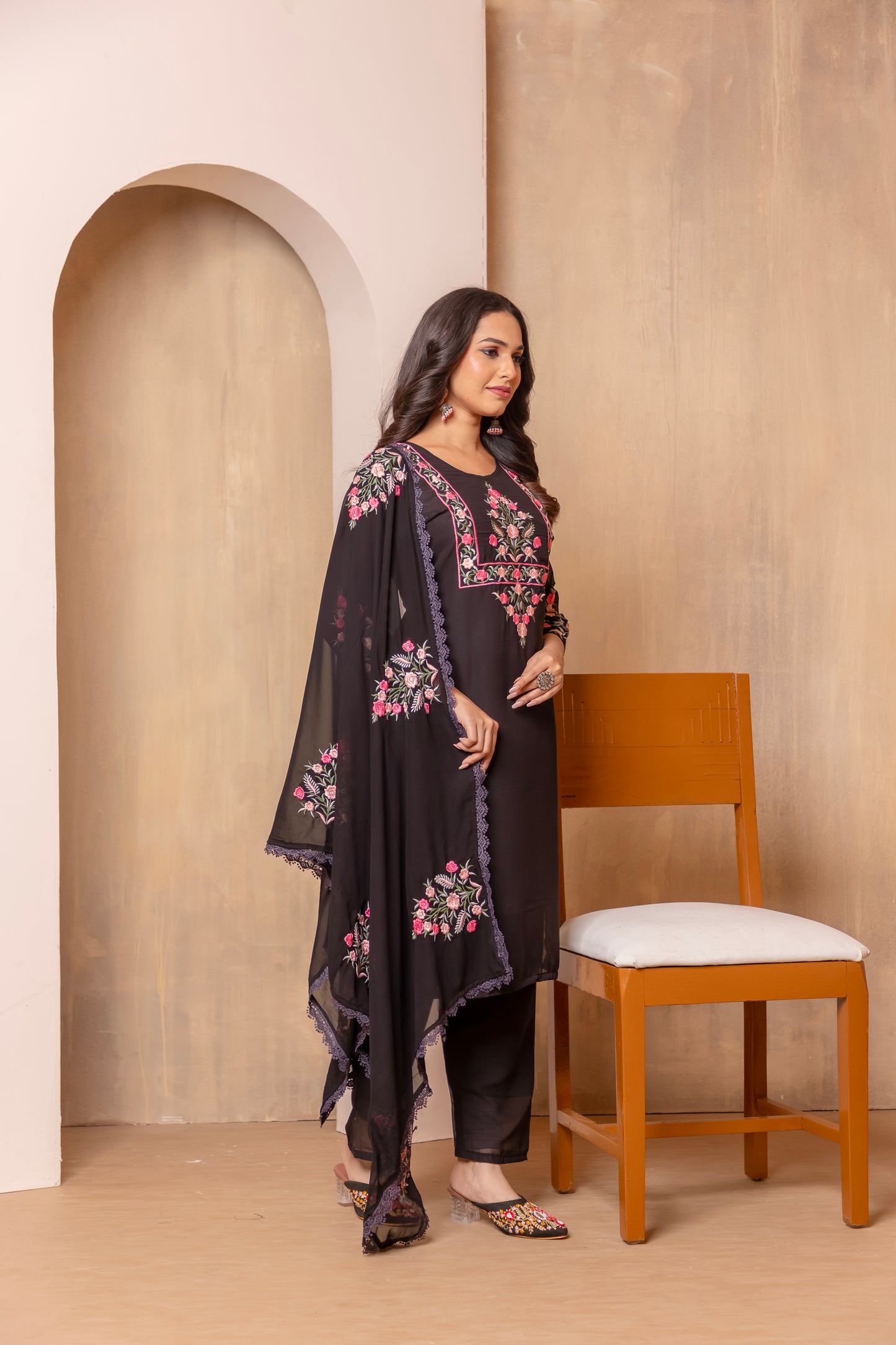 SUCHI BLACK  COLOURED  WOMEN'S  HEAVY FAUX GEORGETTE  KURTA WITH PANT DUPATTA  SET