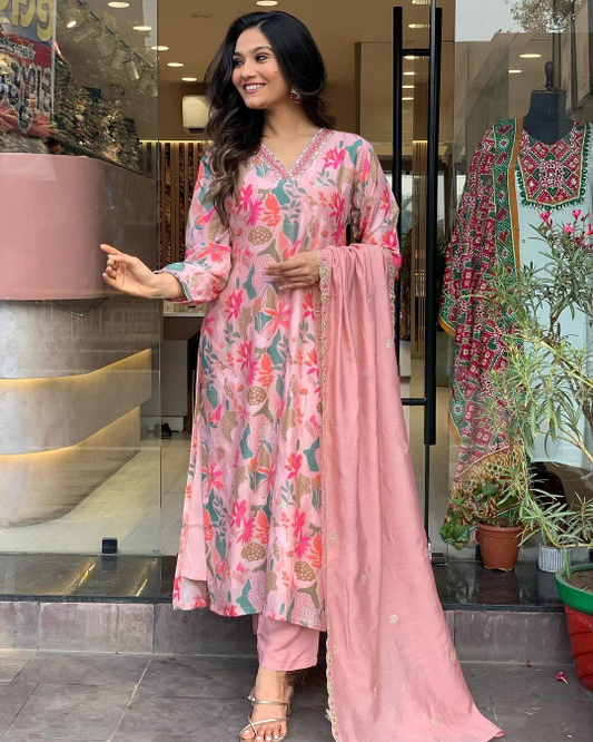 LIGHAT PINK  COLOURED  WOMEN'S COTTON  EMBROIDERED  KURTA WITH PANT DUPATTA SET