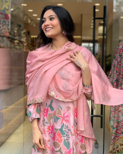 LIGHAT PINK  COLOURED  WOMEN'S COTTON  EMBROIDERED  KURTA WITH PANT DUPATTA SET