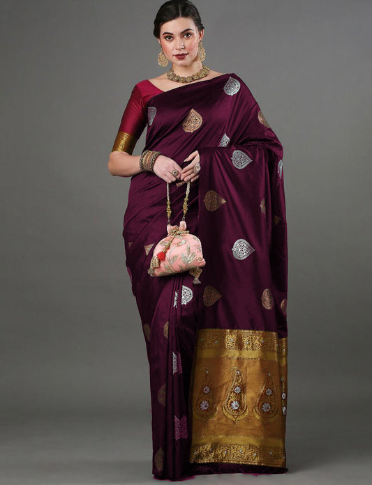 THE BANARASI SAREEIS MADE UP OF SILK THREADS WOVEN USING