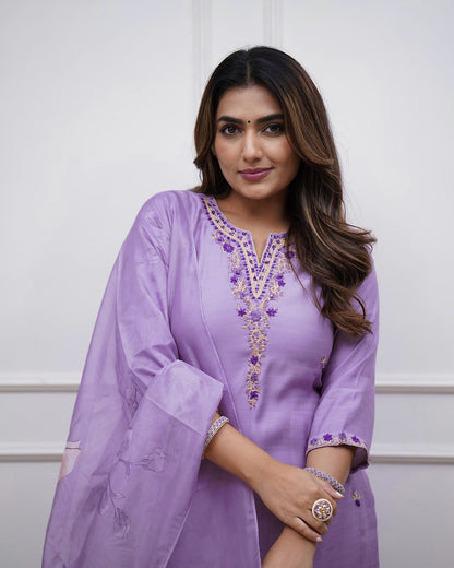 LIGHT PUPRLE  COLOURED  WOMEN'SSOFT RAYON  SLUB  KURTA WITH PANT DUPATTA  SET